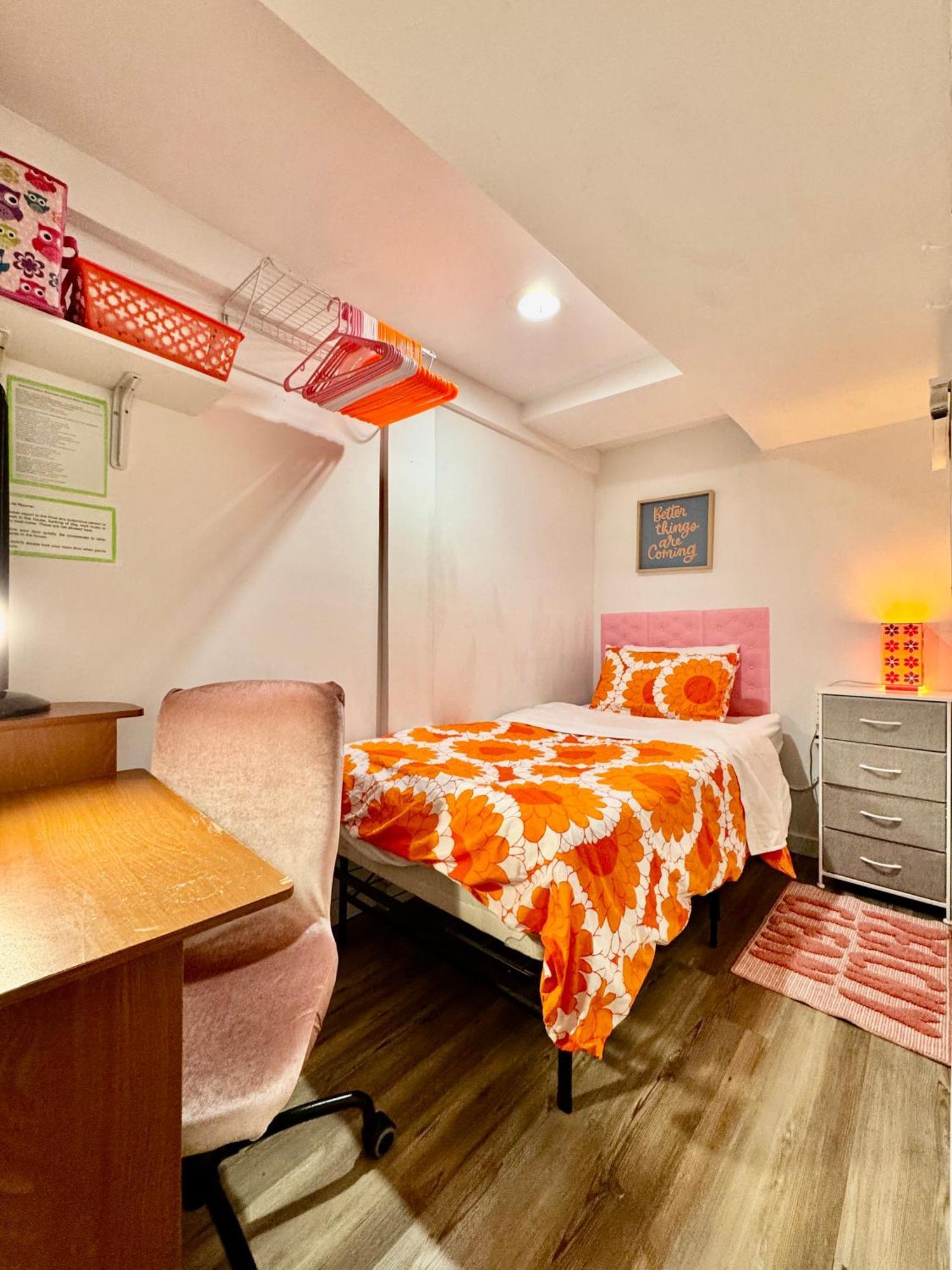 Homestay Private Tiny On The 1st Floor With Shared Bathroom Near Airport And Downtown Seattte *