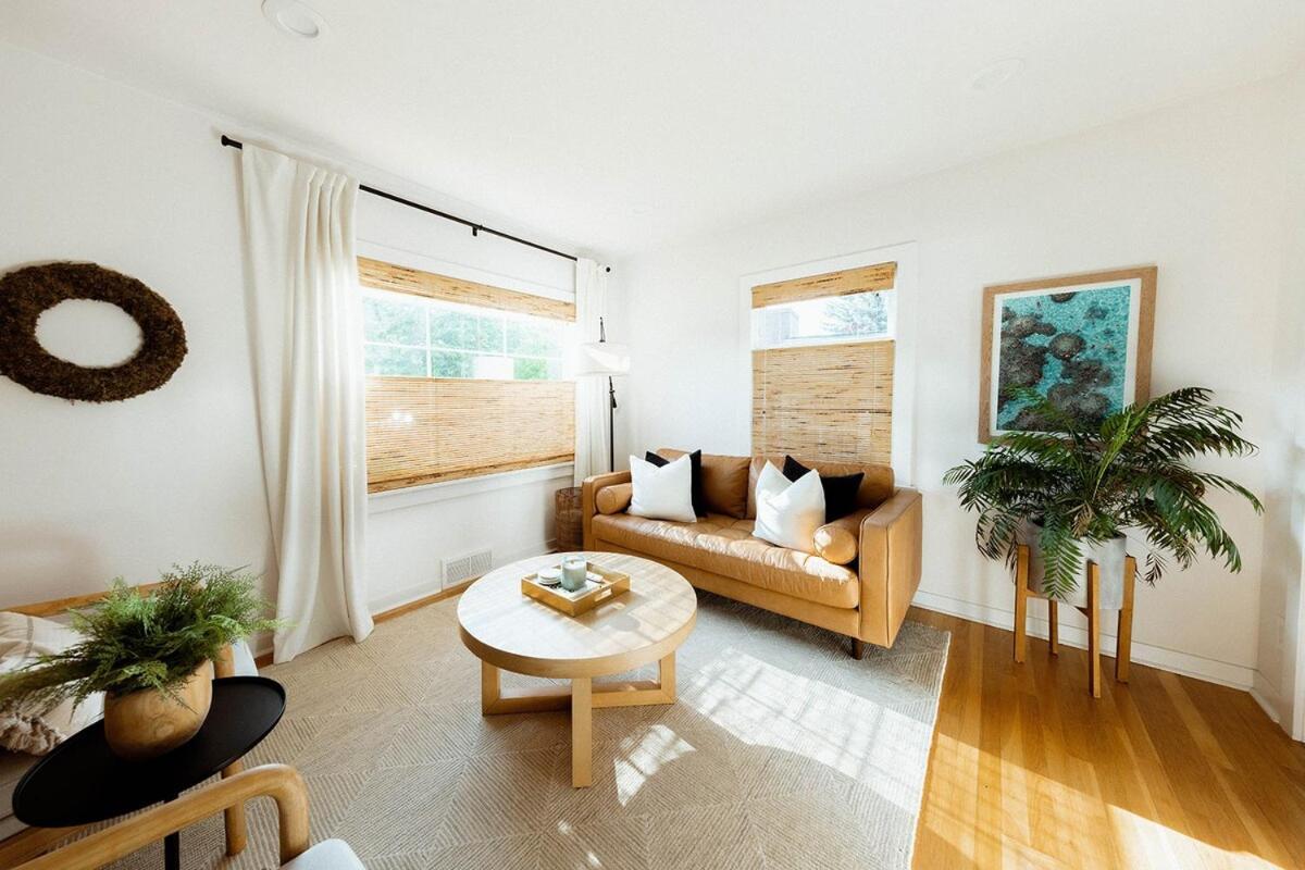Renovated 3-br Retreat With Ac, 10 Mins To Downtown *