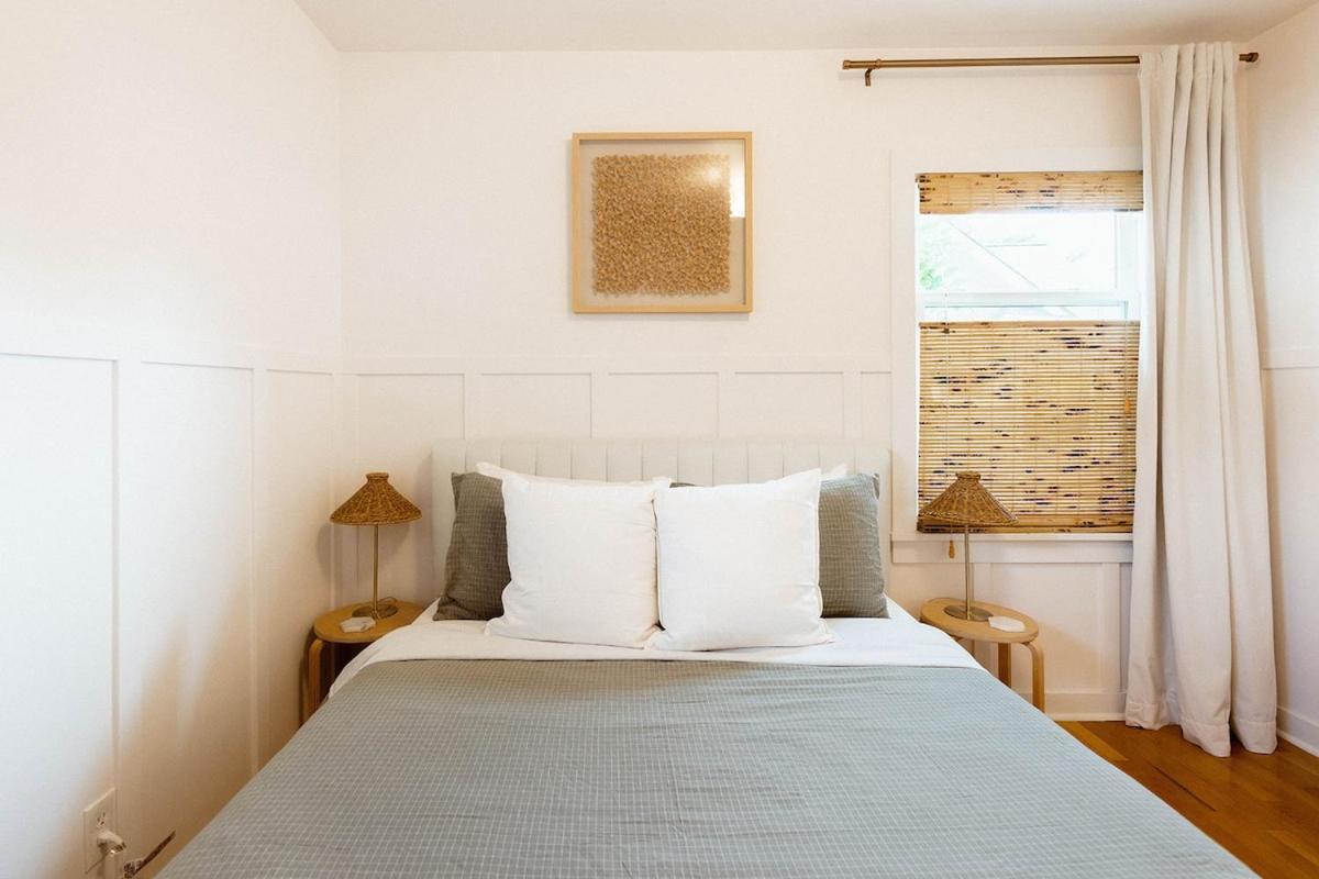 Holiday home Renovated 3-br Retreat With Ac, 10 Mins To Downtown