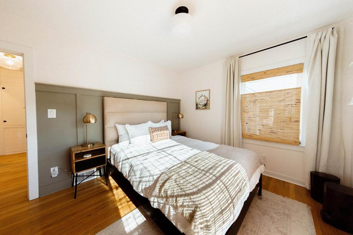 Renovated 3-br Retreat With Ac, 10 Mins To Downtown *