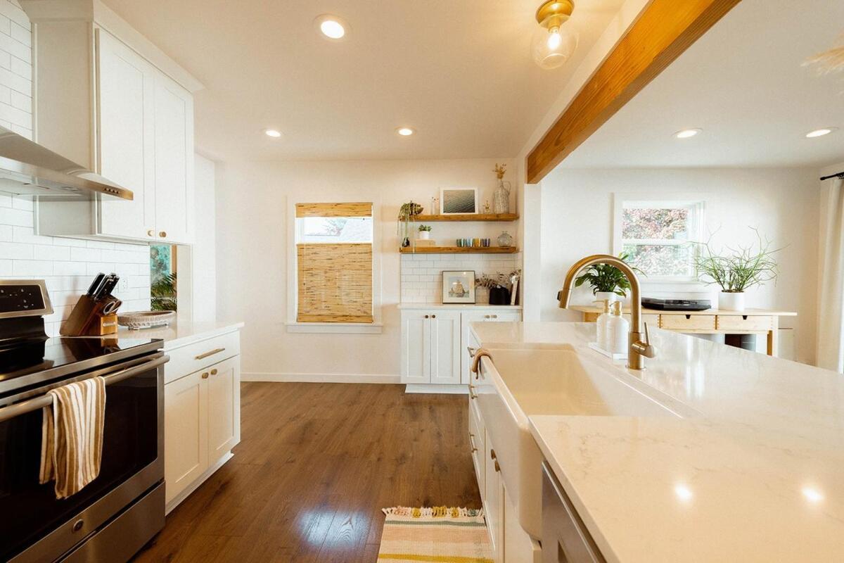 Renovated 3-br Retreat With Ac, 10 Mins To Downtown Holiday home *