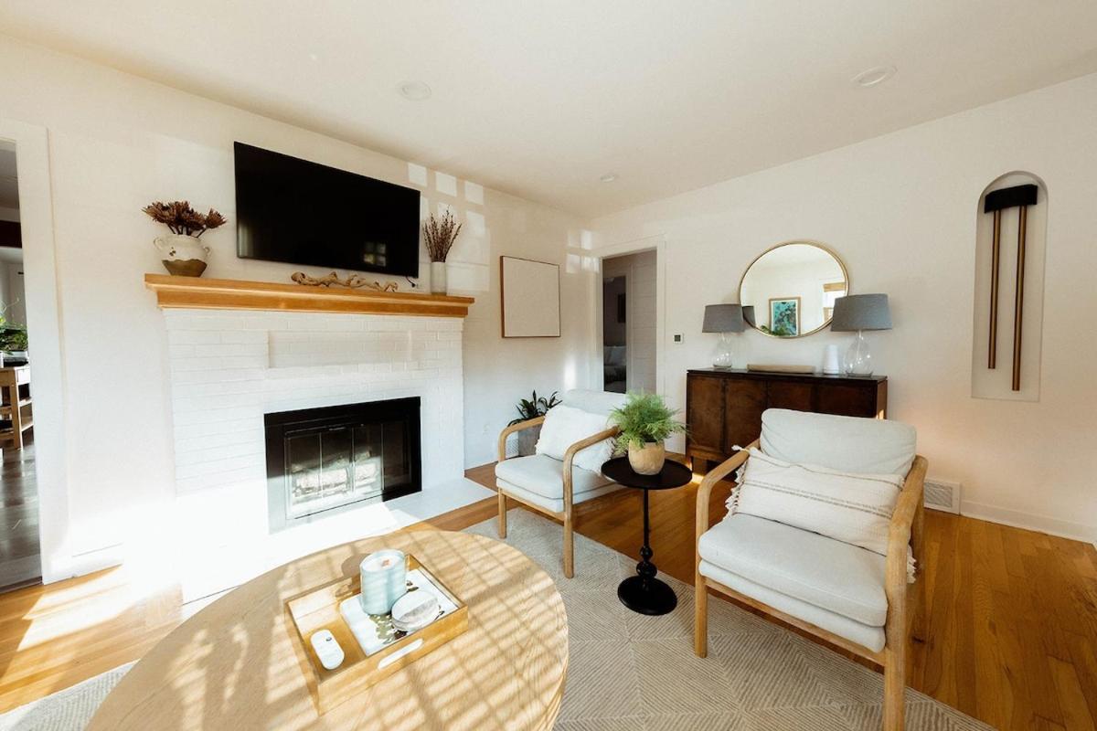 Renovated 3-br Retreat With Ac, 10 Mins To Downtown