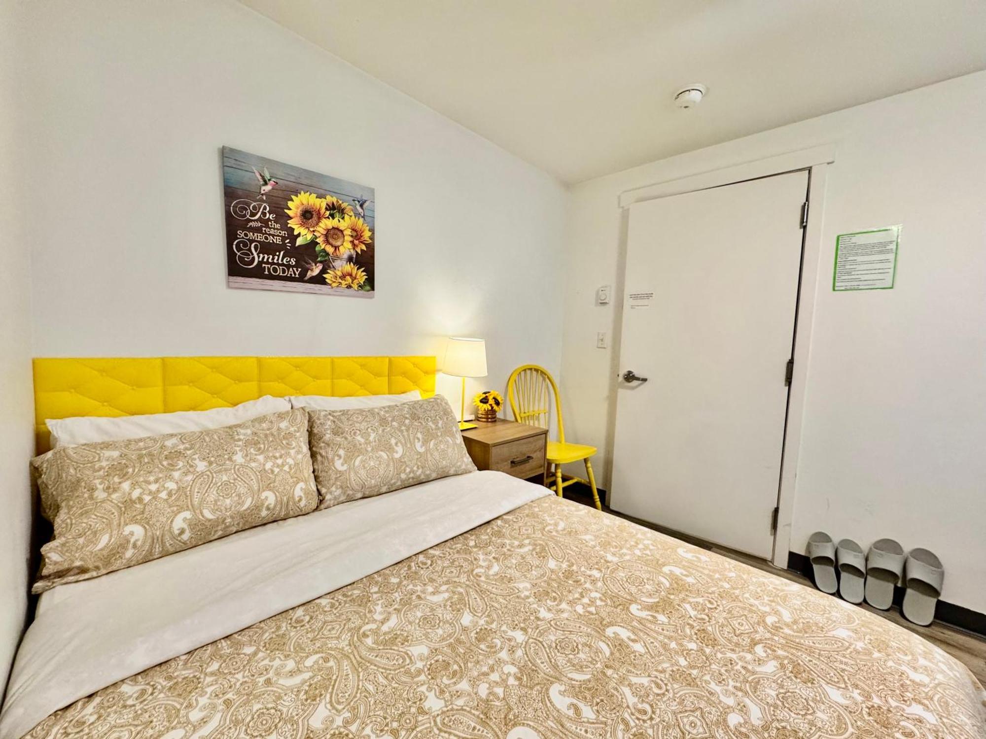 Private With Shared Bathroom On The 1st Floor 10 Minutes Walk To Of Washington