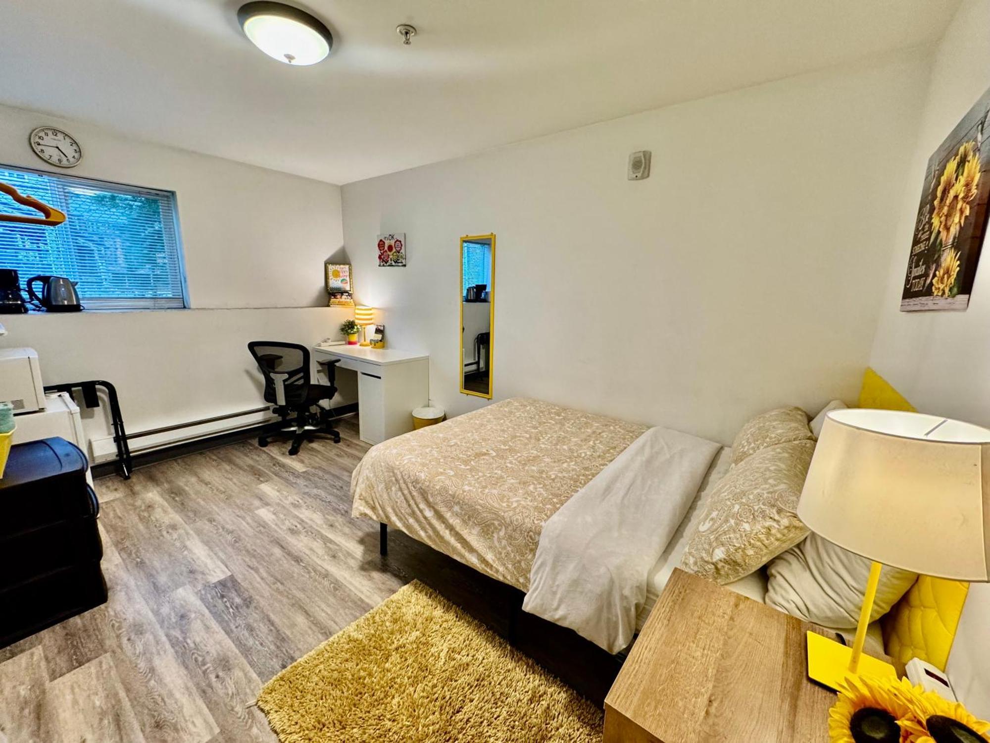 Private With Shared Bathroom On The 1st Floor 10 Minutes Walk To Of Washington * Seattle