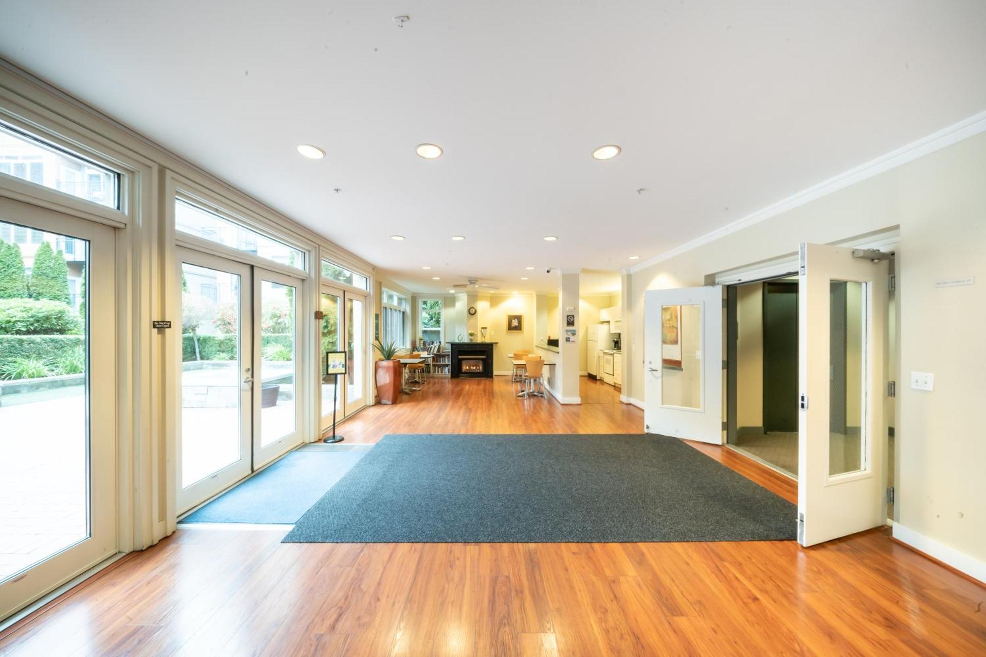 Modern Downtown Floor Penthouse With Bay Views *