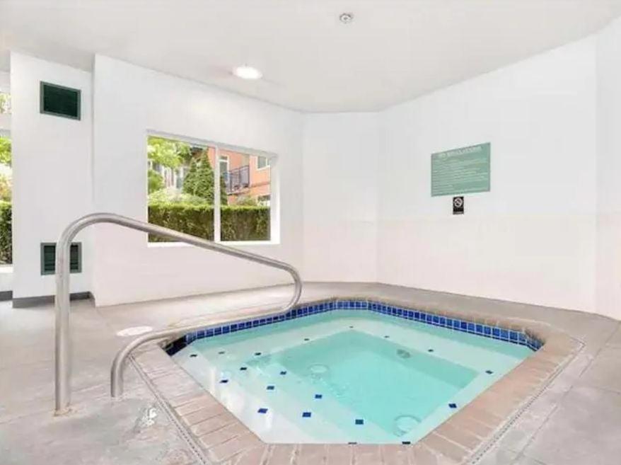 Modern Downtown Floor Penthouse With Bay Views * Seattle