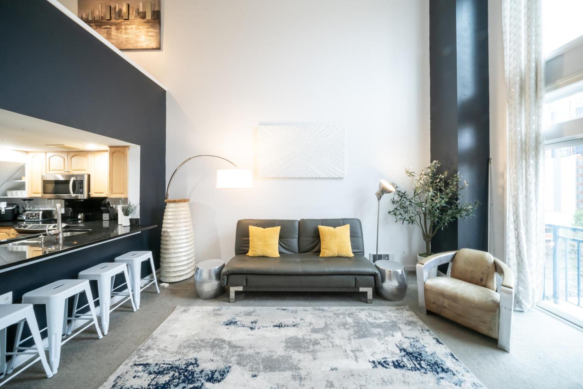 Modern Downtown Floor Penthouse With Bay Views
