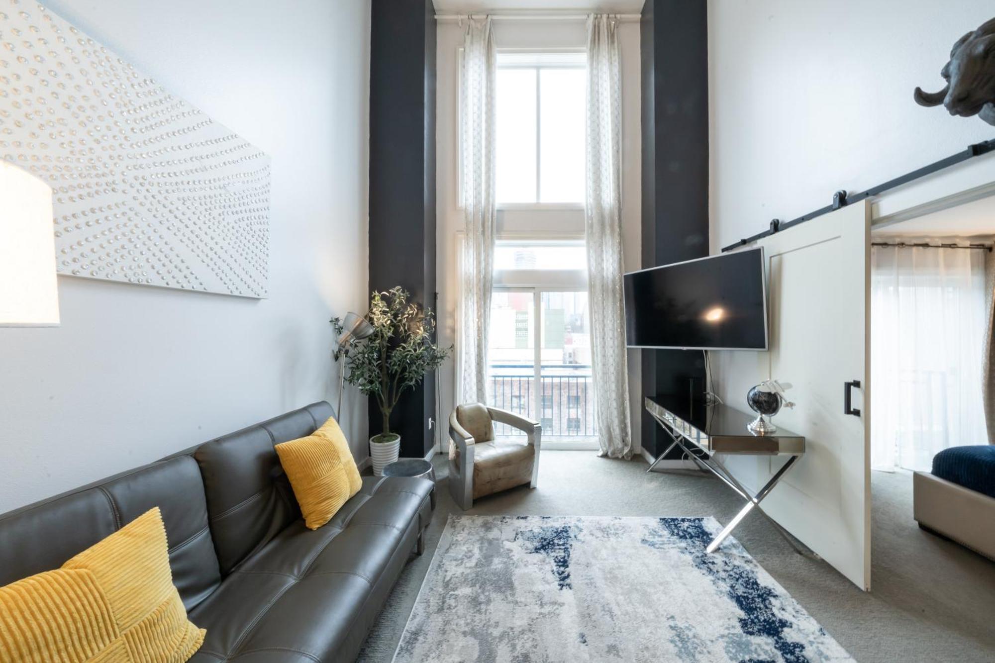 Apartment Modern Downtown Floor Penthouse With Bay Views