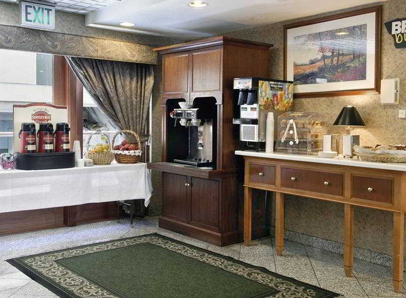Hotel Travelodge By Wyndham By The Space Needle 2*