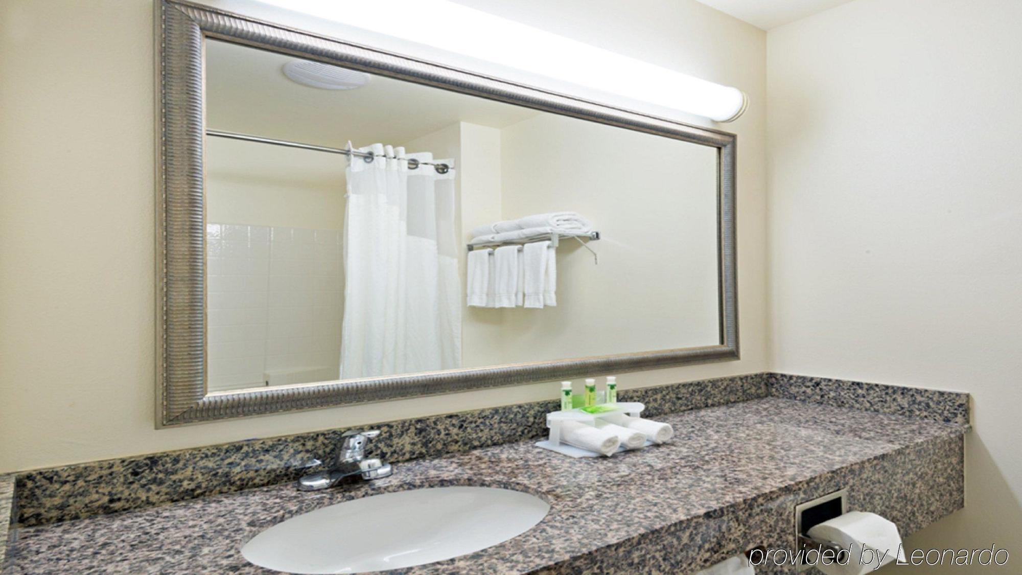 Hotel Express & North - Shoreline, An Ihg