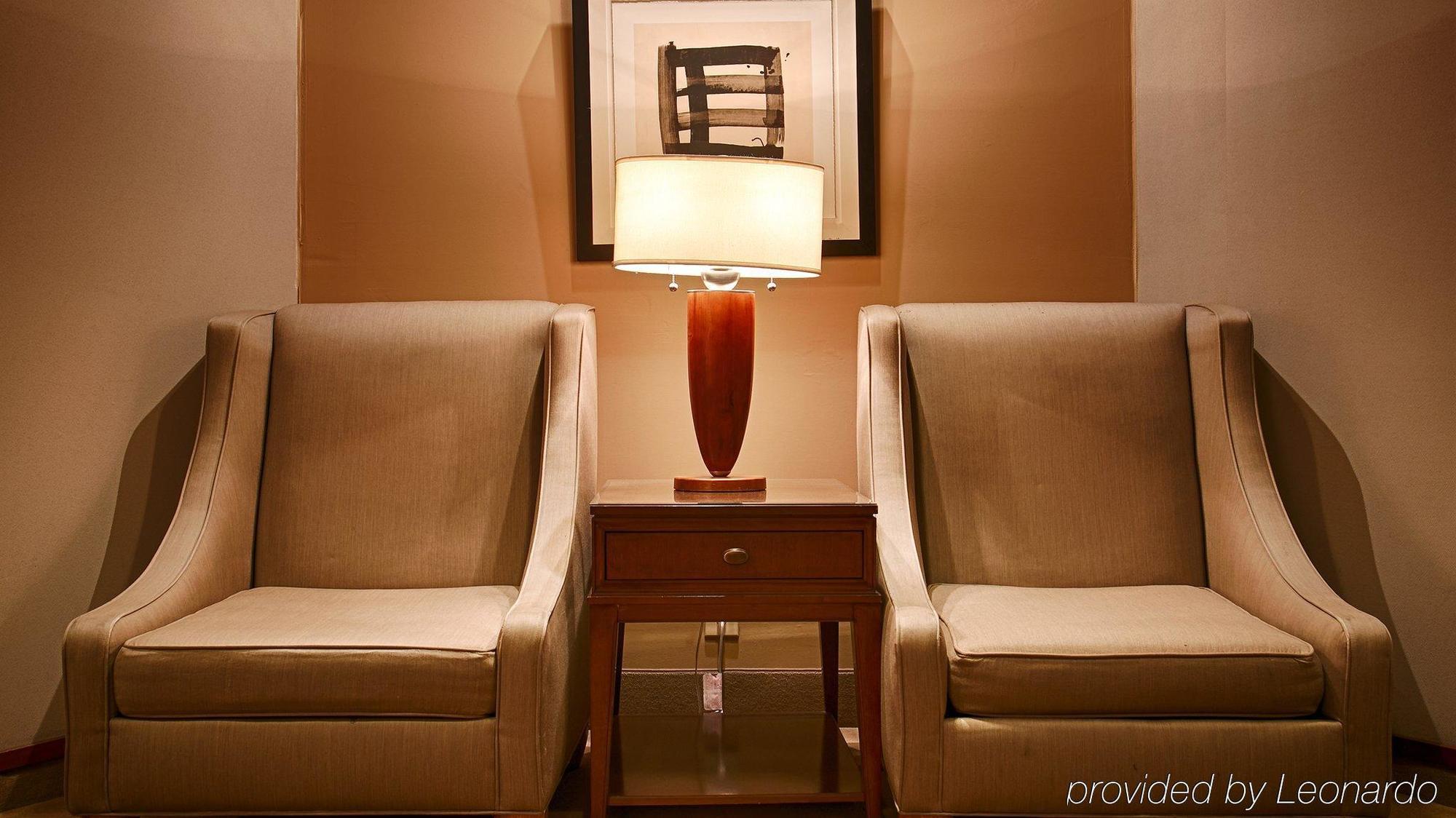 Hotel Executive By The Space Needle 3*