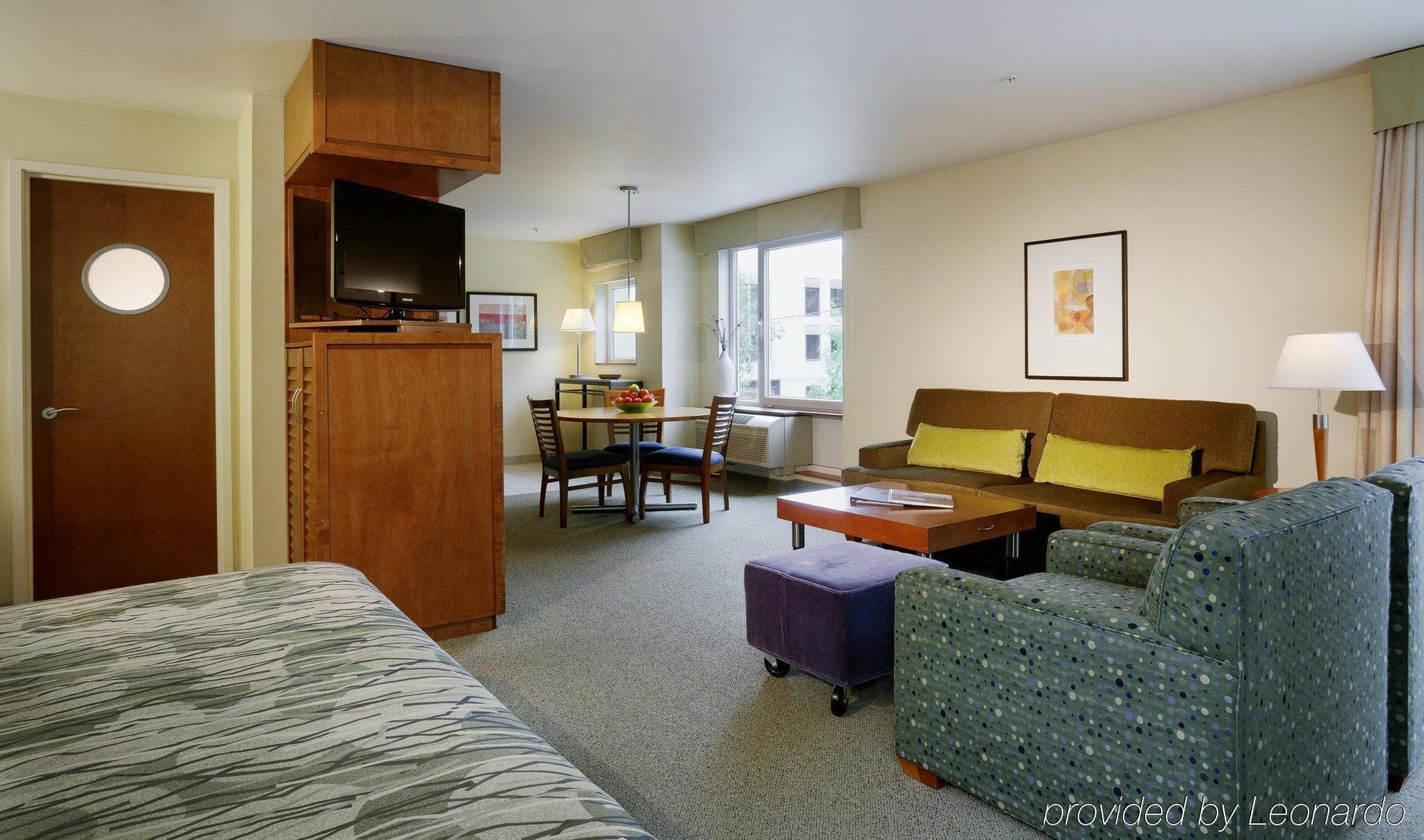 Staypineapple, Watertown Hotel, District Hotel 3*