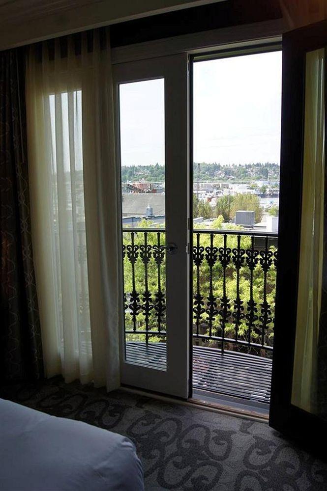 Ballard Hotel