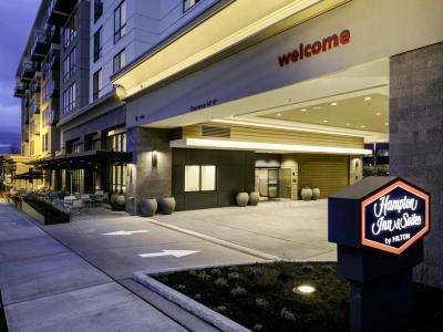 Hampton & By Hilton Seattle/northgate