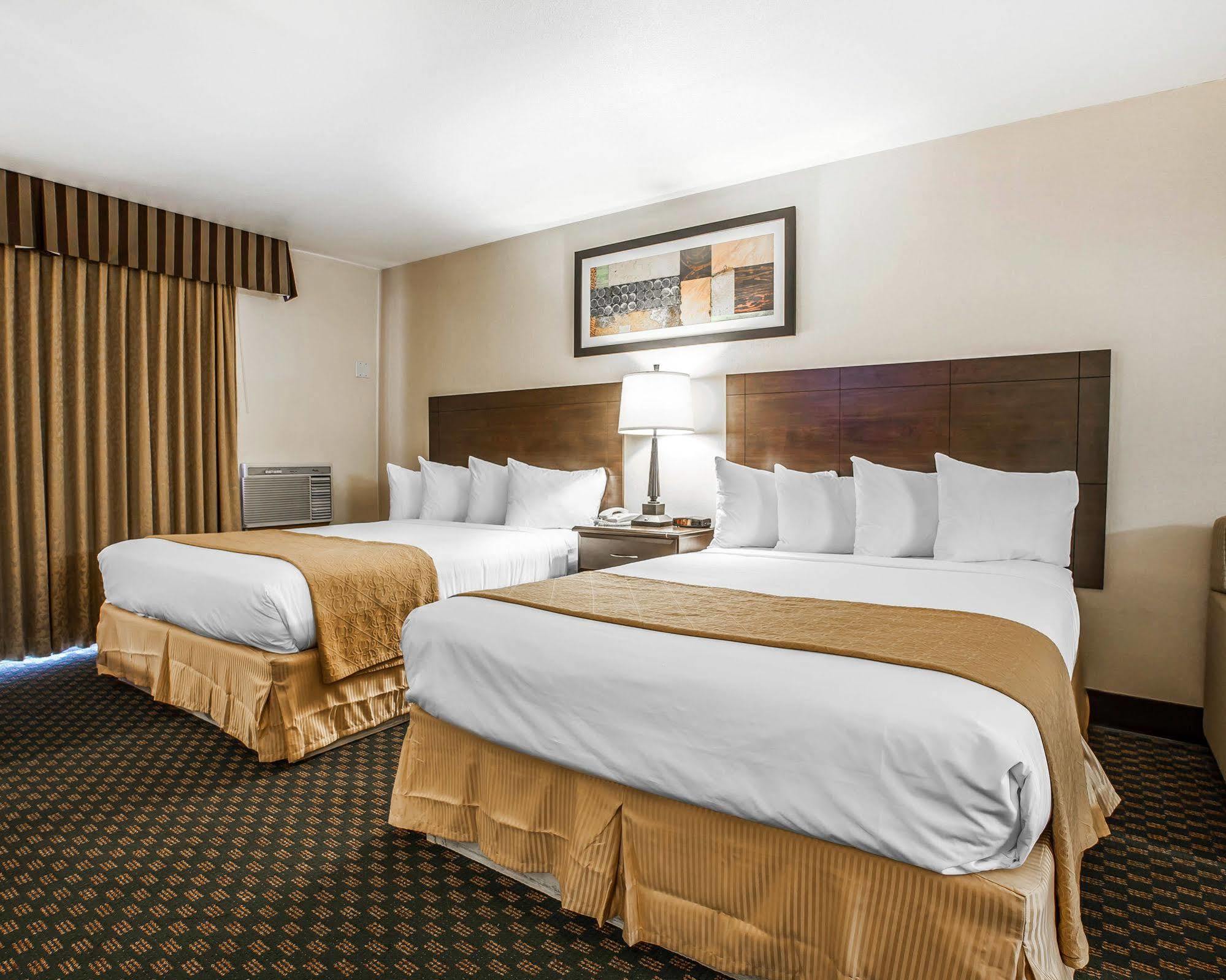 Quality & Center Hotel