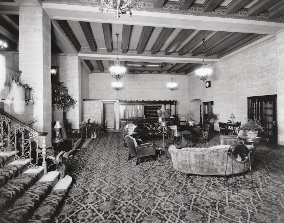 Mayflower Park 4*