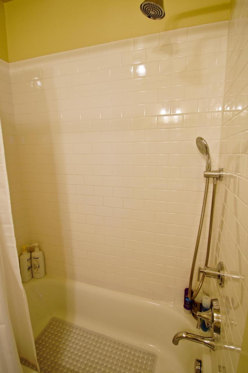 Phinney Ridge Flat With Backyard Oasis Apartment *