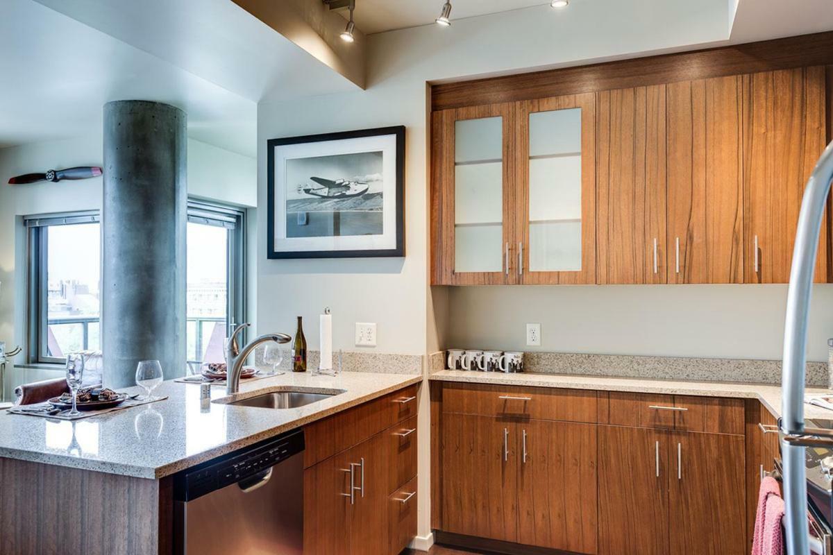 Oakwood At Via 6 Apartment Seattle