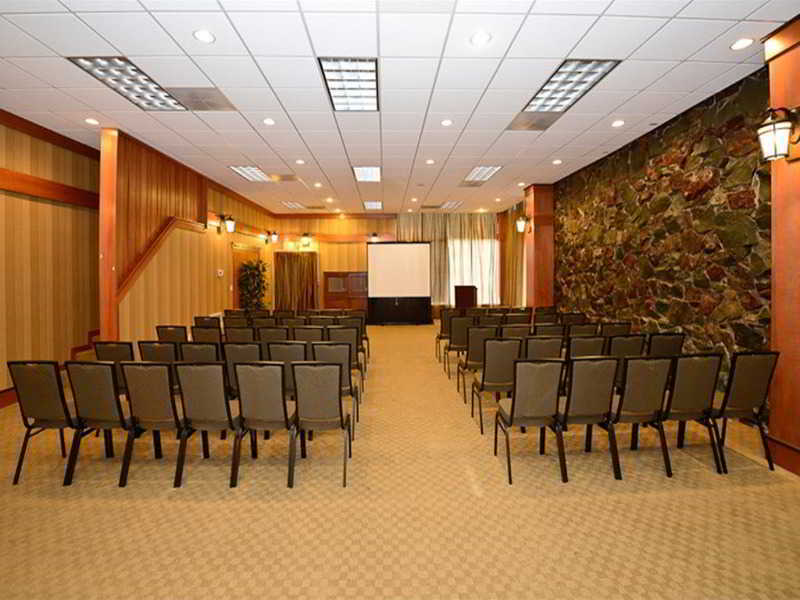 Quality & Center Hotel