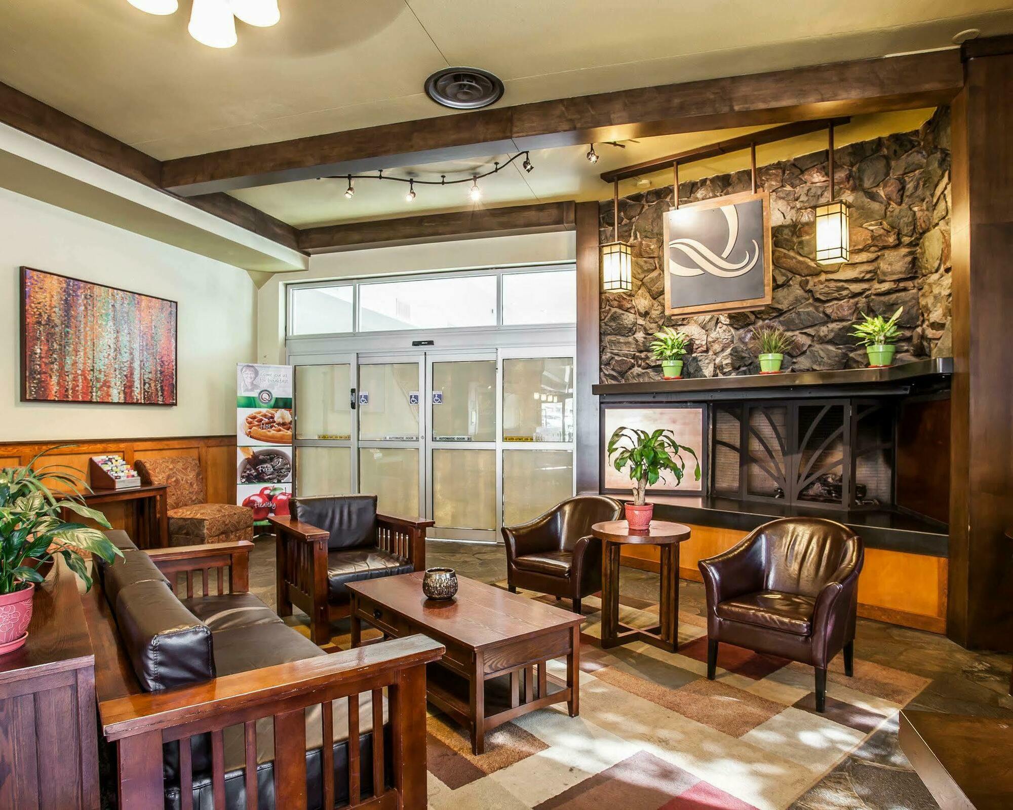 Quality & Center Hotel