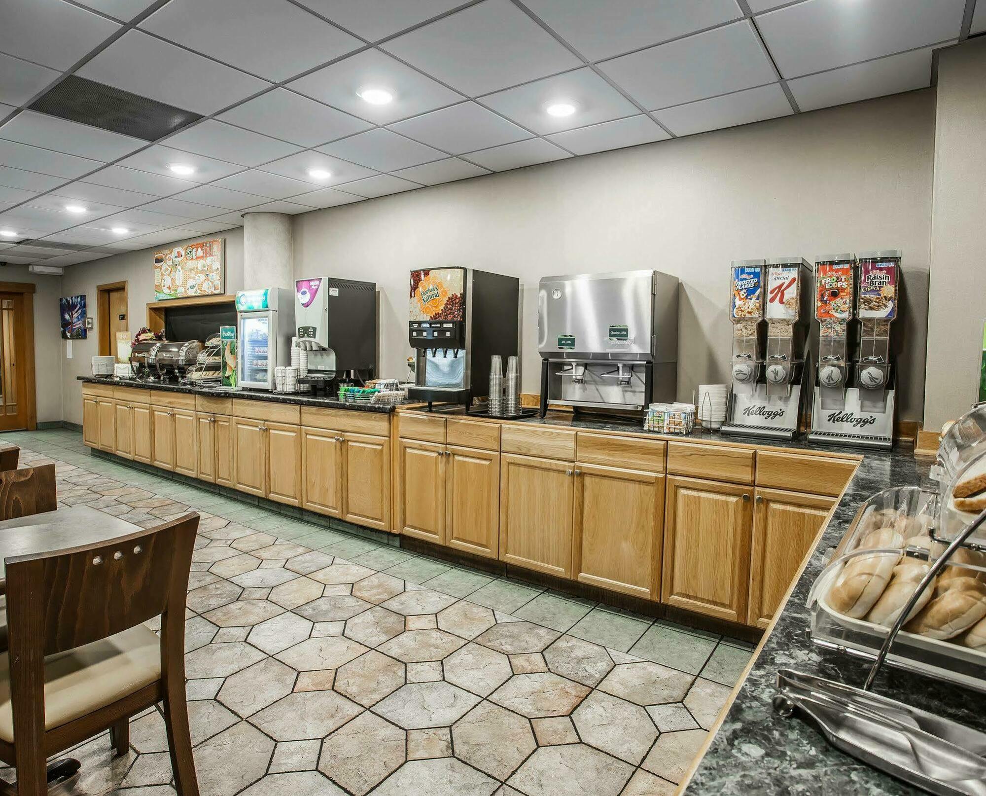 Quality & Center Hotel
