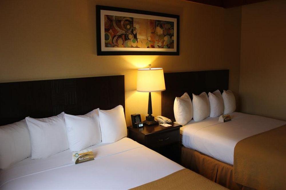Quality & Center Hotel