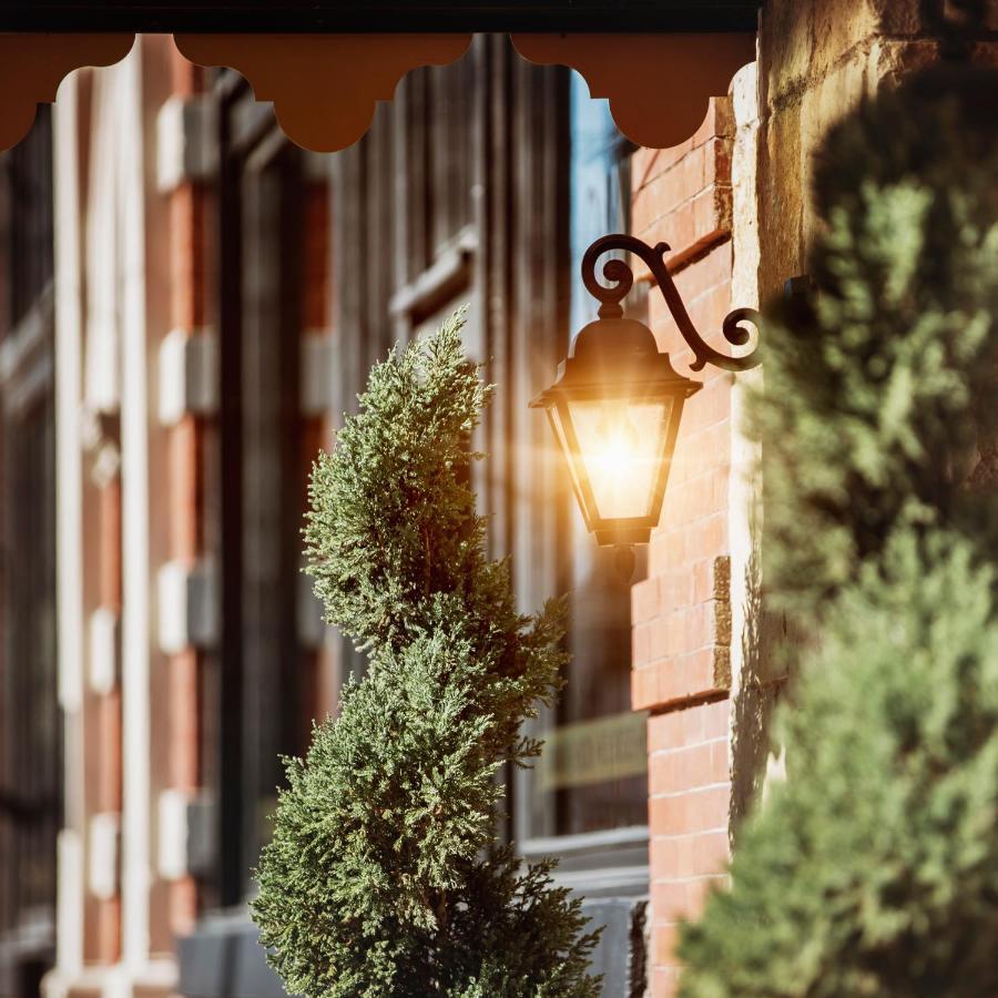 Ballard Hotel