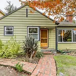 Husky Hideaway - 2 Bed 1 Bath Vacation Home In Seattle