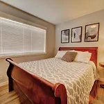 Cozy 2 Bedroom Townhouse In Northgate