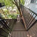 High Point Guesthouse - Next To Seattle Chinese Garden