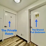 Private Room With Shared Bathroom On The 1St Floor 10 Minutes Walk To University Of Washington