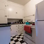 Renu Seattle-Cute, Cozy And Historical
