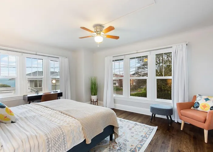Alki Beach, 3Br, Prime Location, Steps To Beach