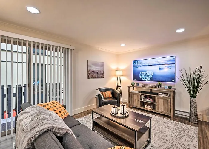 Cozy Seattle Apt In Ballard About 7 Mi To Downtown!