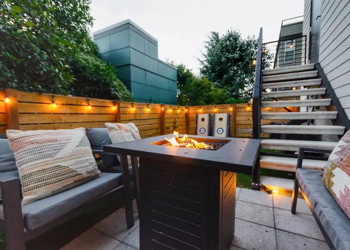 Travelers Dream, Walk To Space Needle, Parking, Backyard