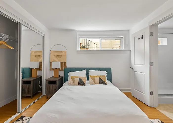 Splendid Capitol Hill Apartment