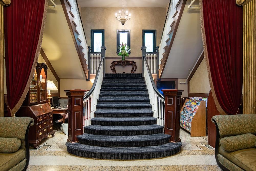 Hotel Marqueen 4*