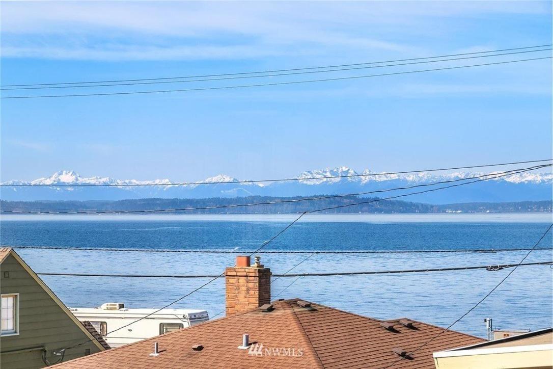 Alki Beach, 3br, Prime Location, Steps To Beach