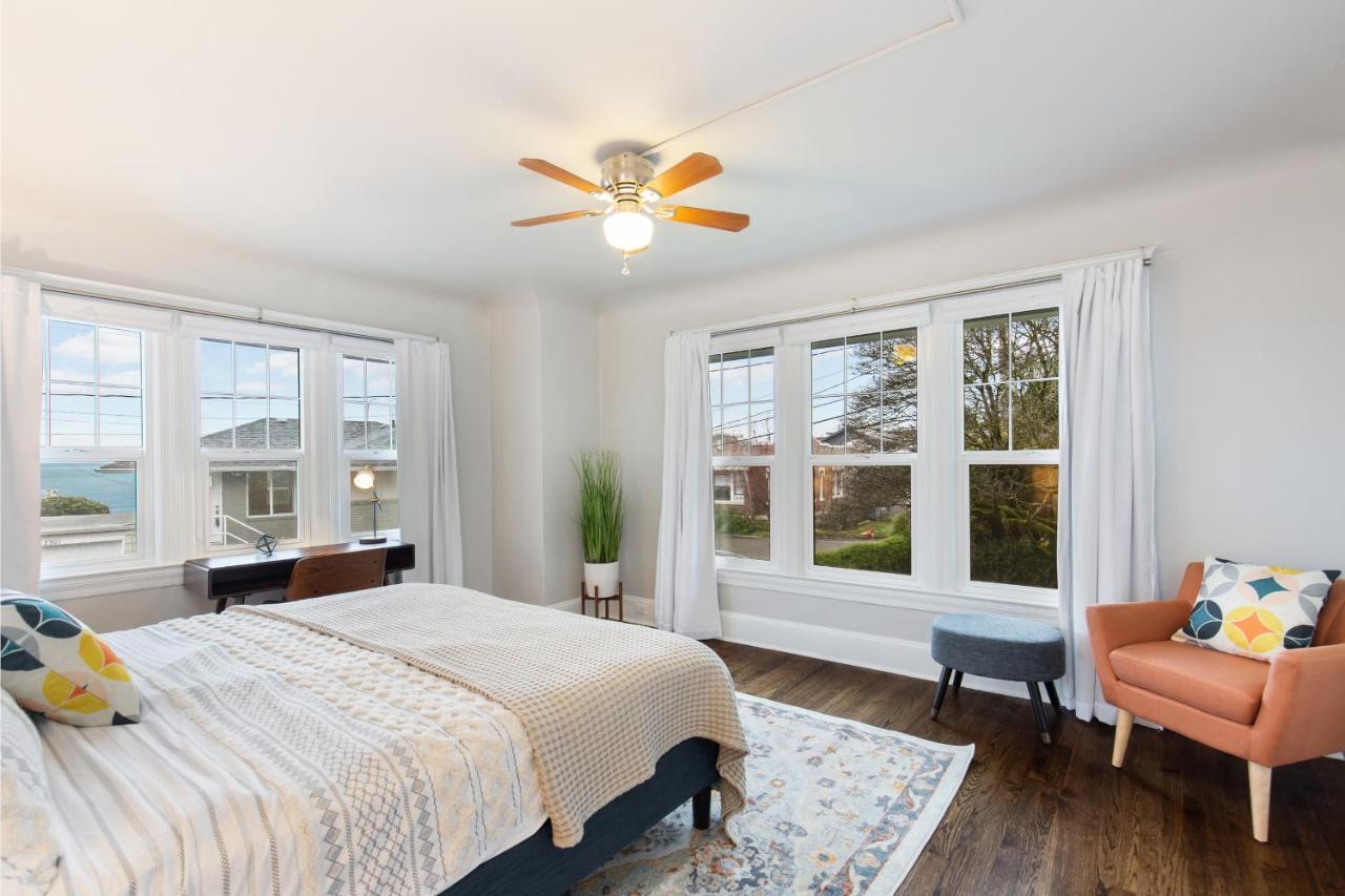 Alki Beach, 3br, Prime Location, Steps To Beach * Seattle