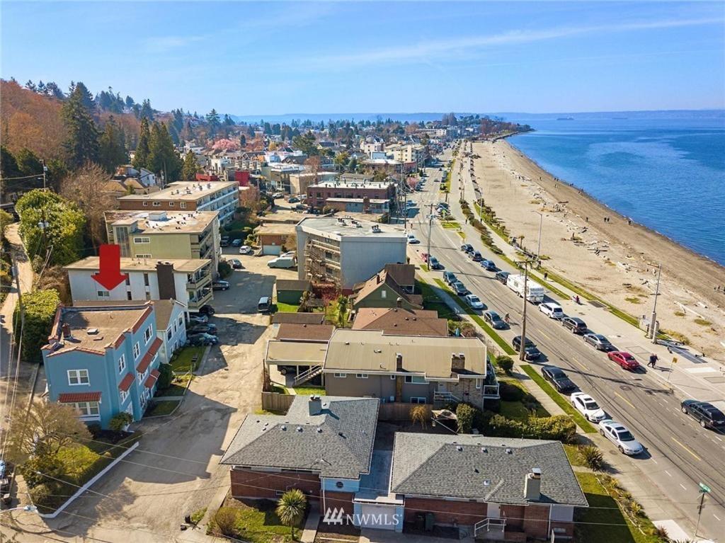 Alki Beach, 3br, Prime Location, Steps To Beach
