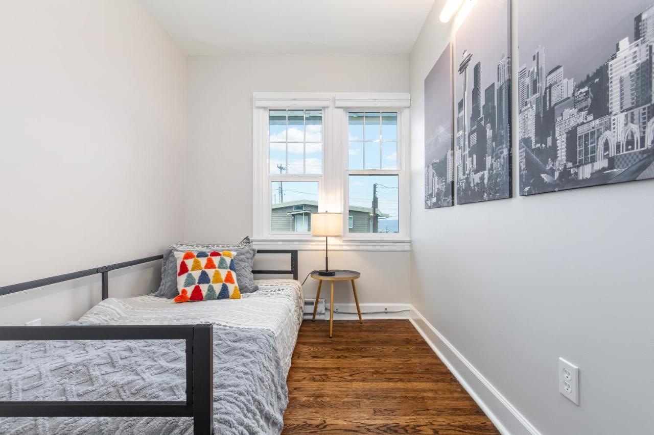 Alki Beach, 3br, Prime Location, Steps To Beach * Seattle