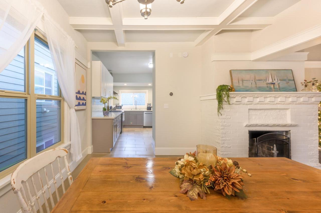Upgraded With 5 Bedroom 4 Bath 4 Free Gated Parking Space, Family,ev,rv Friendly