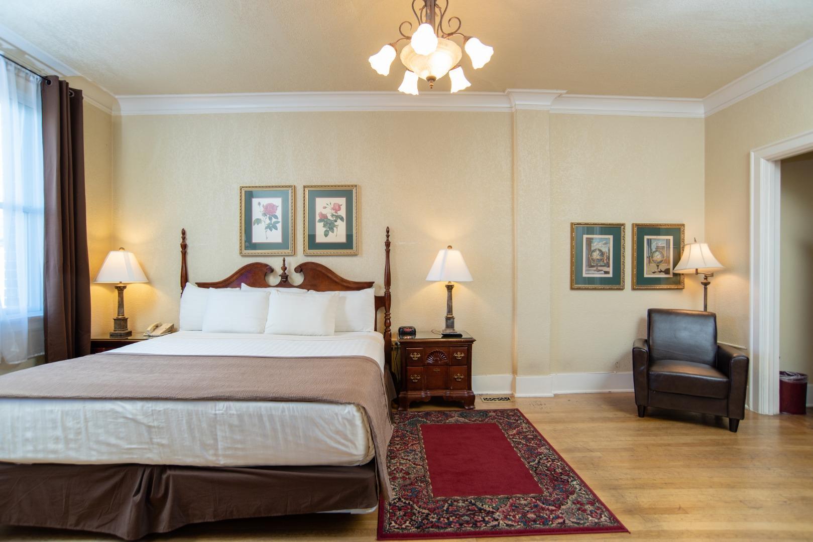 Marqueen Hotel 4*