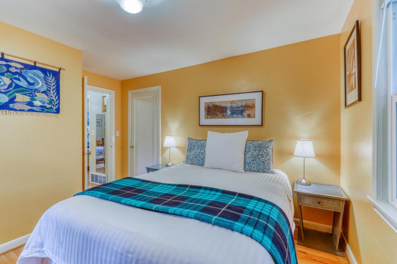 Holiday home Husky Hideaway - 2 Bed 1 Bath Vacation In Seattle