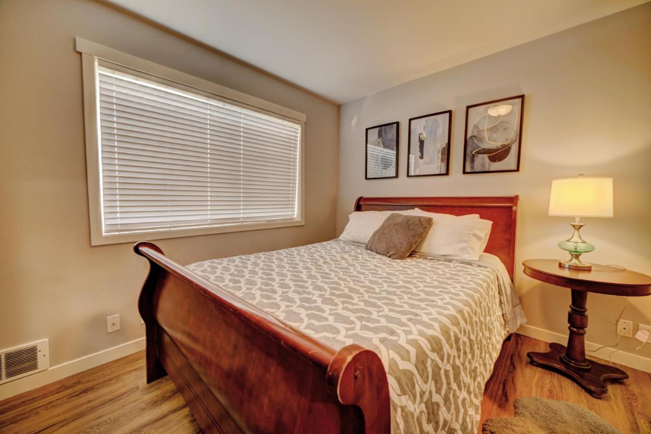 Cozy 2 Bedroom Townhouse In Northgate