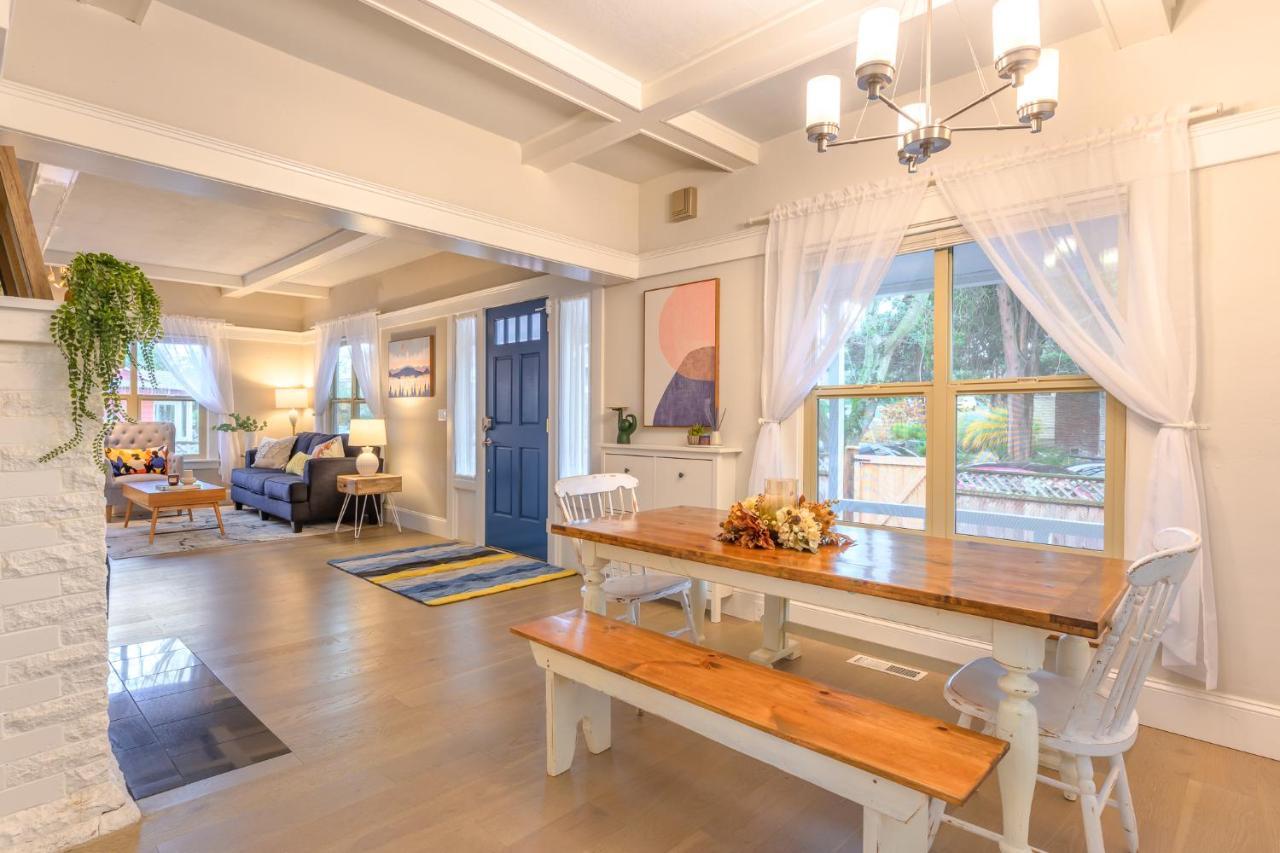 Upgraded With 5 Bedroom 4 Bath 4 Free Gated Parking Space, Family,ev,rv Friendly Holiday home *