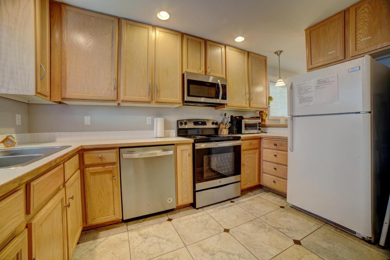 Cozy 2 Bedroom Townhouse In Northgate Holiday home *