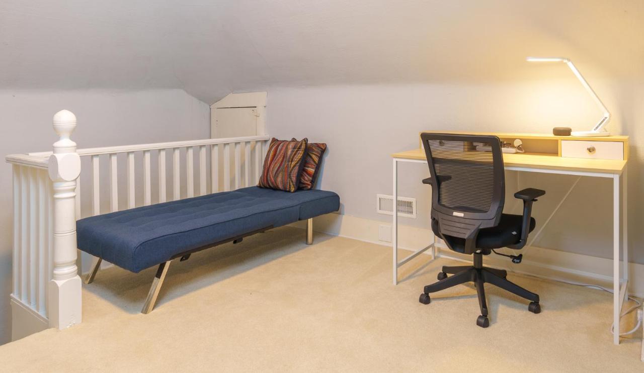 Upgraded With 5 Bedroom 4 Bath 4 Free Gated Parking Space, Family,ev,rv Friendly *