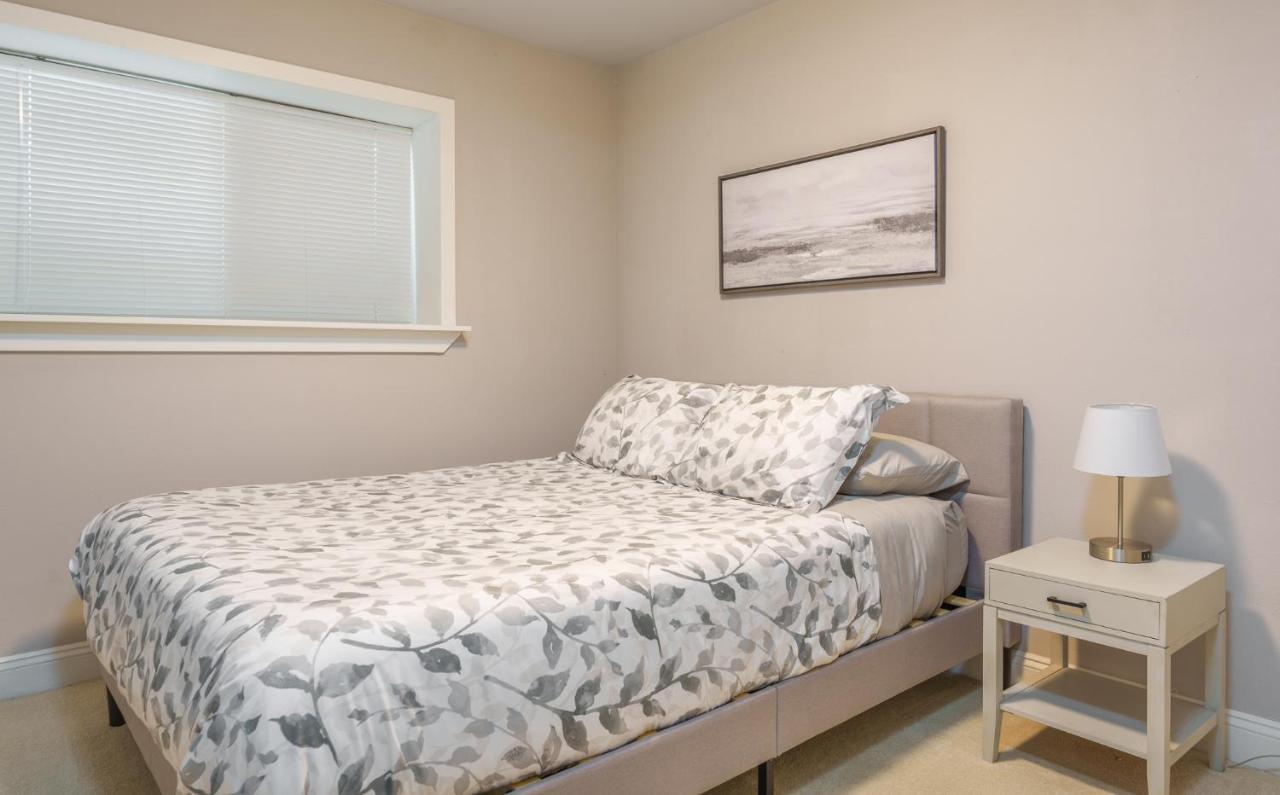 Upgraded With 5 Bedroom 4 Bath 4 Free Gated Parking Space, Family,ev,rv Friendly *