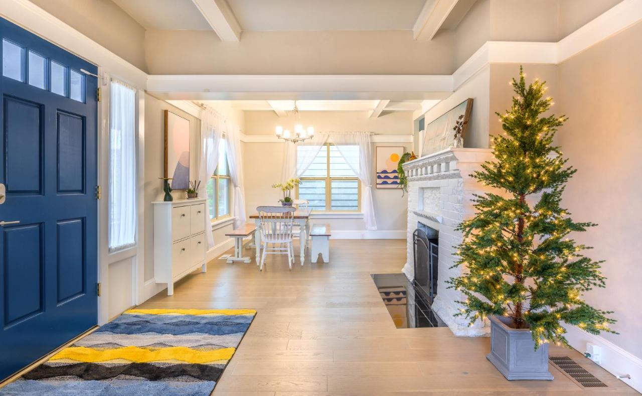 Upgraded With 5 Bedroom 4 Bath 4 Free Gated Parking Space, Family,ev,rv Friendly * Seattle